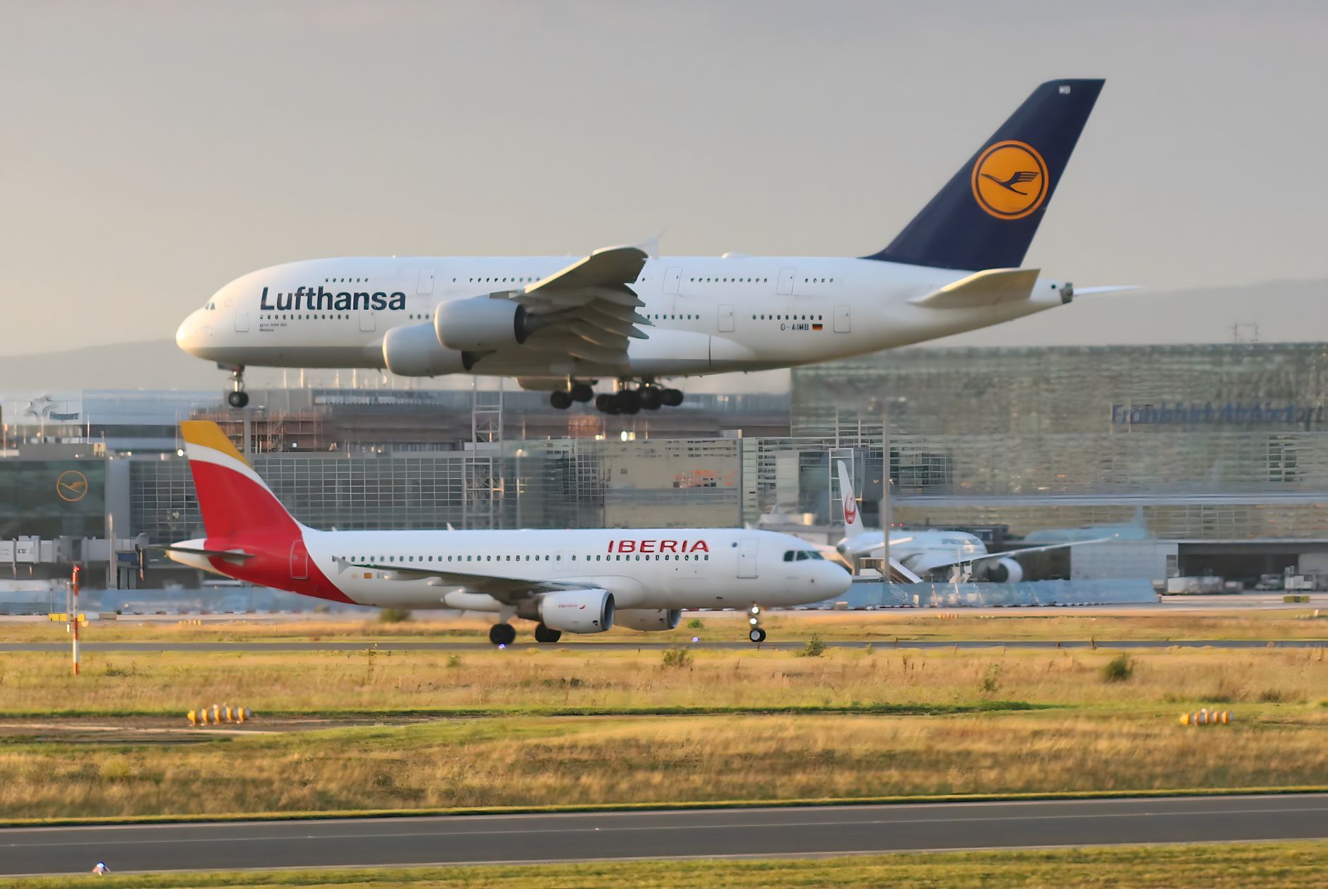 Flughafen Frankfurt Terminal 1: Gates, Ebenen & Lageplan