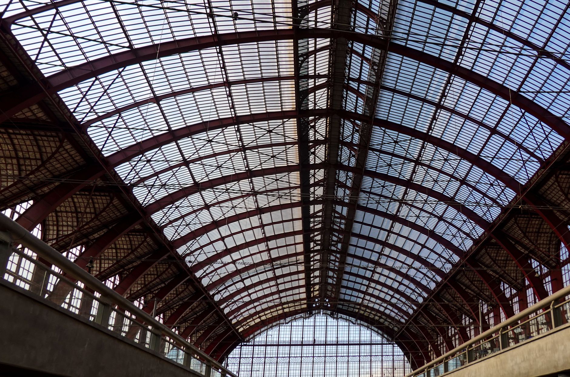 Frankfurt Hauptbahnhof: Arriving, Changing Trains, Luggage